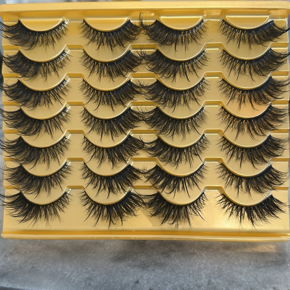 NEW Bundle of 28 pairs tnfvloneins 3D lashes fluffy eyes lashes in black. Wispy
